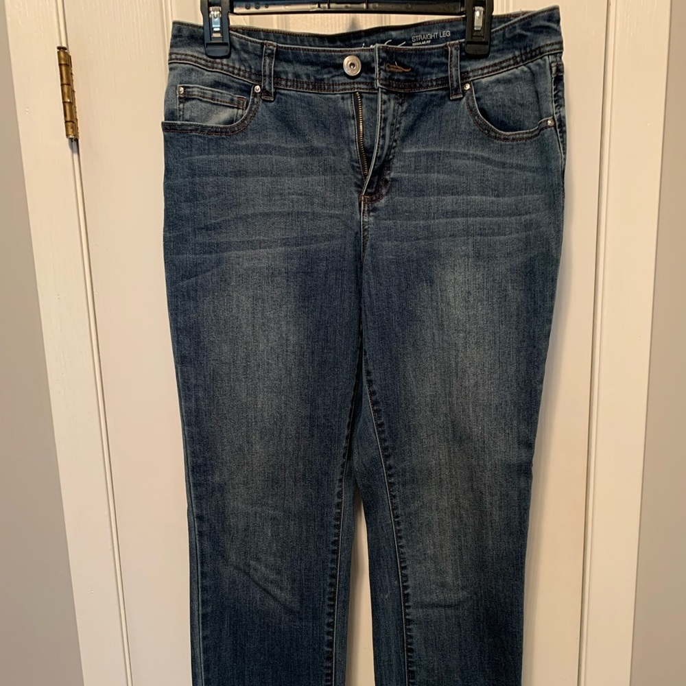 Nice INC SIZE 10 Jeans. The inseam is 27”. Bottom has studs and leopard